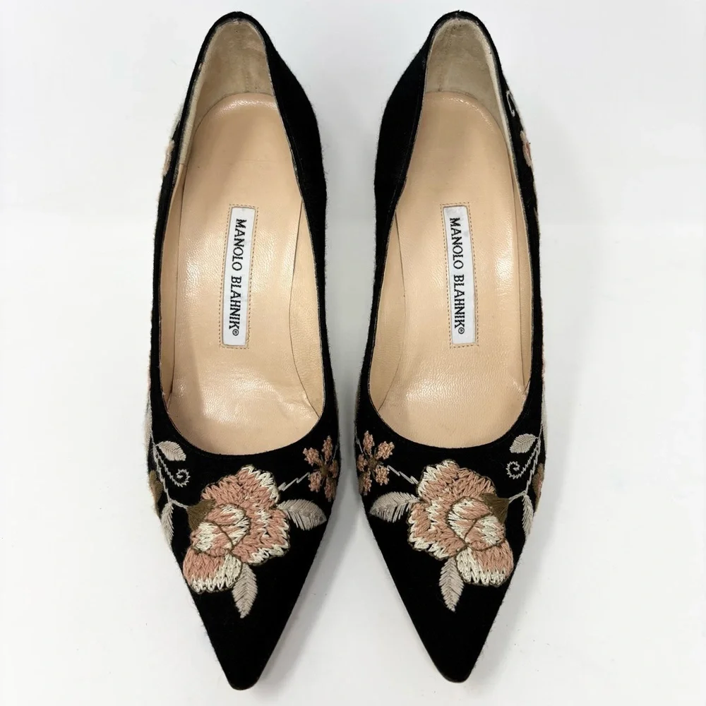 Manolo Blahnik Black Floral Embroidered Canvas Kayal Pointed Toe Pumps Size 37.5